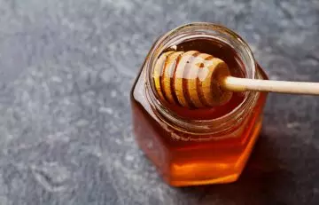 DIY hair bleach with honey and vinegar