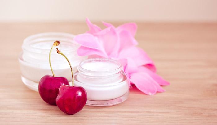 Homemade Night Cream - Revitalizing Apple Night Cream Image: Shutterstock