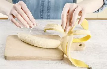 Banana peels for acne