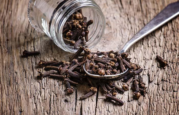 9 Simple Ways To Use Castor Oil For Treating Stretch Marks 9-simple-ways-to-use-castor-oil-for-treating-stretch-marks