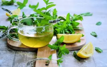 Lemon and peppermint tea for weight loss
