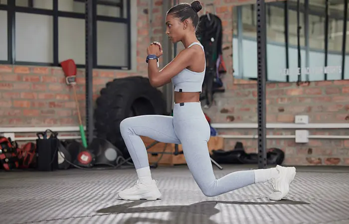 A woman doing reverse lunges