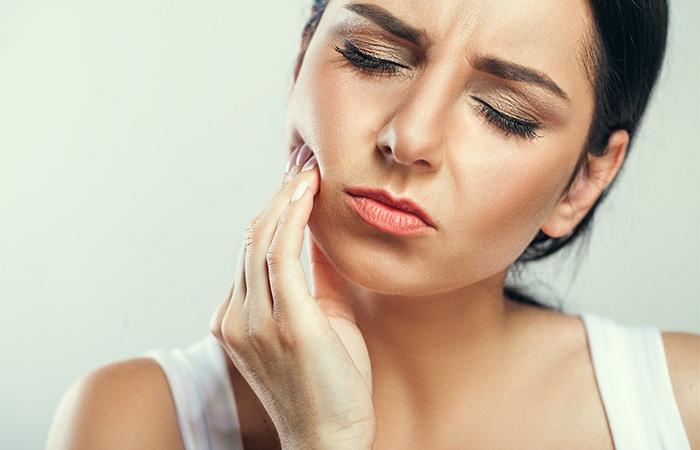 Woman with toothache