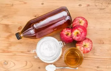 Apple cider vinegar and baking soda for acne