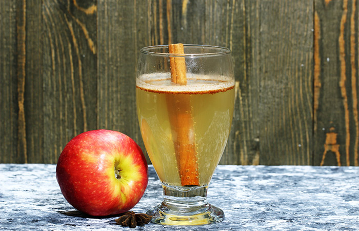 Apple cider vinegar and cinnamon drink for acne