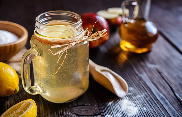 Apple cider vinegar and lemon drink for acne