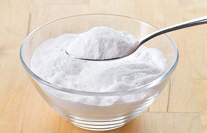 Remove earwax safely with baking soda