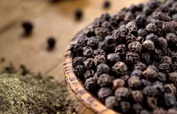 Different ways to use black pepper for weight loss