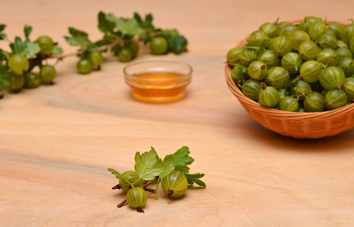 Gooseberries and honey for muscle weakness