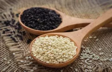 Sesame seeds for healing bone fracture faster
