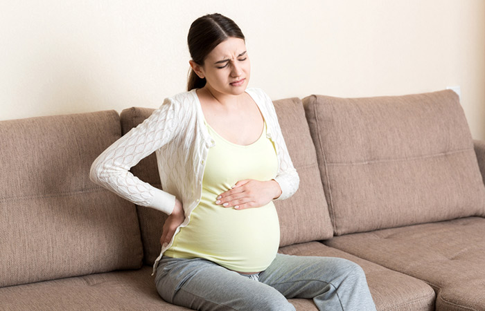Pregnant woman feeling discomfort due to lemon tea