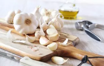 Get Rid Of White Spots On Fingernails - Garlic