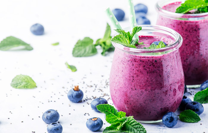 Blueberry and chia seed smoothie