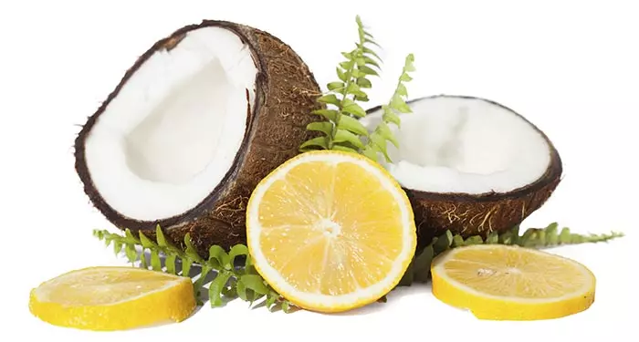Sliced lemon and coconut oil to manage dandruff Sliced lemon and coconut oil to manage dandruff