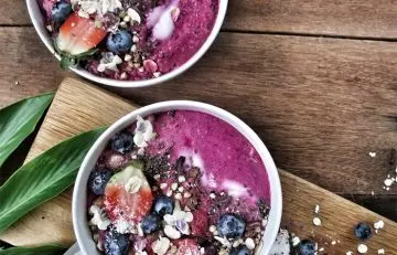Bowl of acai berry puree for fad diet