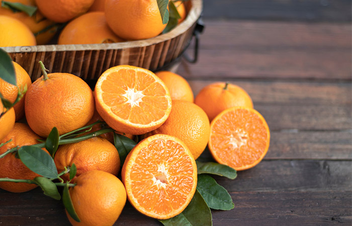 Oranges as one of the home remedies for nausea during pregnancy