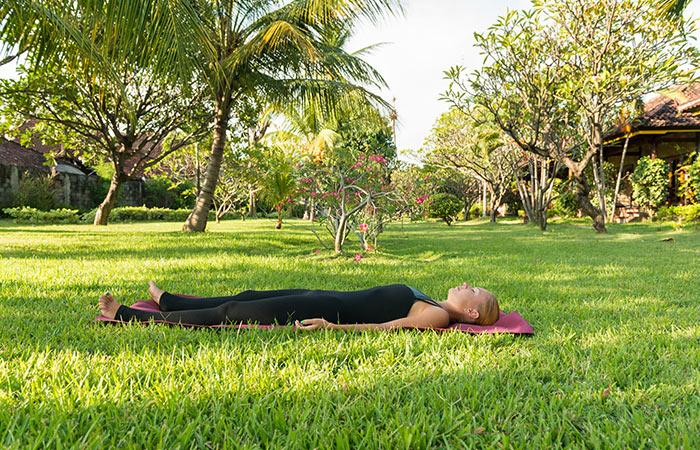 10 Minute Yoga Routine To De-Stress Yourself