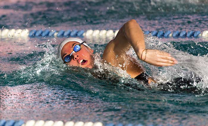 Swimming sprints to burn calories