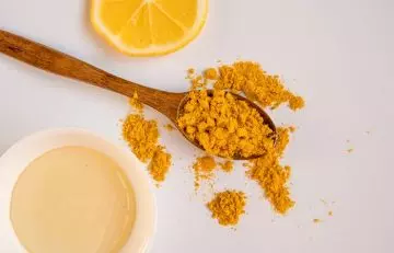 Turmeric and lemon juice to lighten face hair naturally