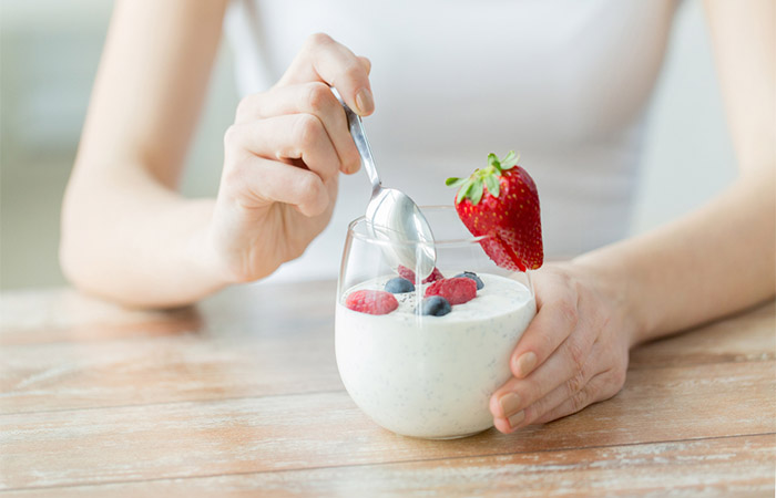 Yogurt as one of the home remedies for nausea during pregnancy