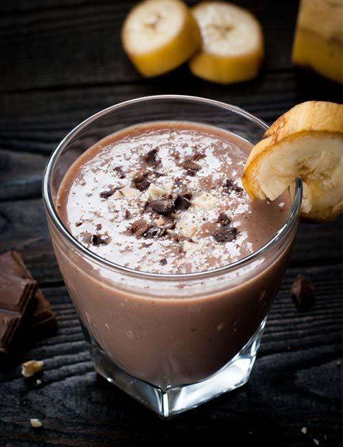 As melhores receitas de batidos de proteína - Batido de proteína de substituição de farinha de caju com chocolate quente (proteína - 16,35 g)