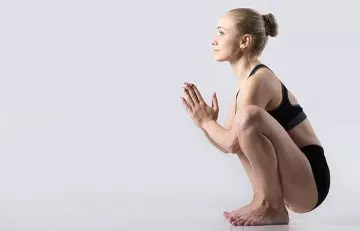 7-Yoga-Stretches-That-Will-Help-Ease-That-Hip-Pain7]