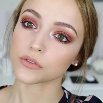 The brunch look makeup for green eyes