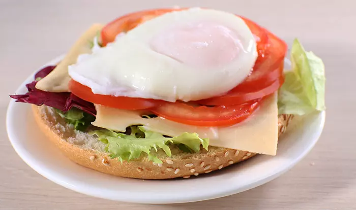 Low Calorie Lunch - Egg Tomato And Avocado Sandwich
