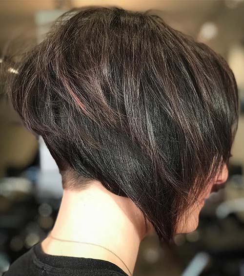 Short highlighted layered hairstyle
