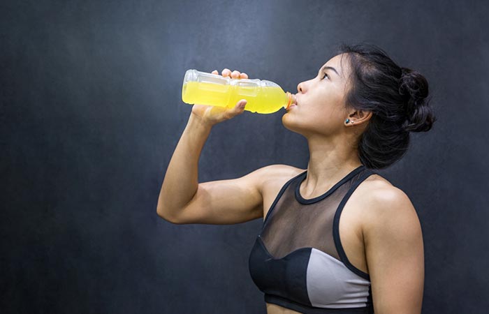 People with diabetes should avoid sports drinks that contain sugar.
