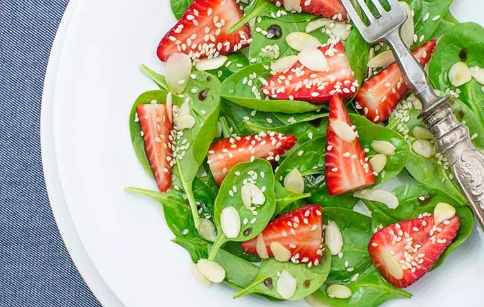 Low Calorie Lunch - Strawberry Spinach Salad