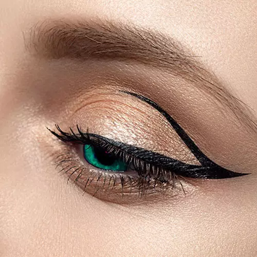 Woman with green eyes wearing the graphic eyeliner style