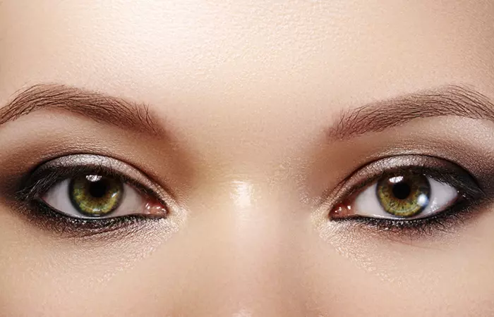The classy bronze gold smoky cat eye makeup for green eyes
