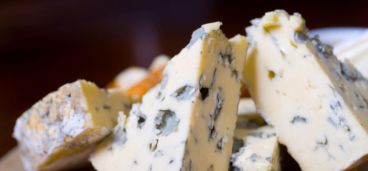 10 amazing health benefits of blue cheese