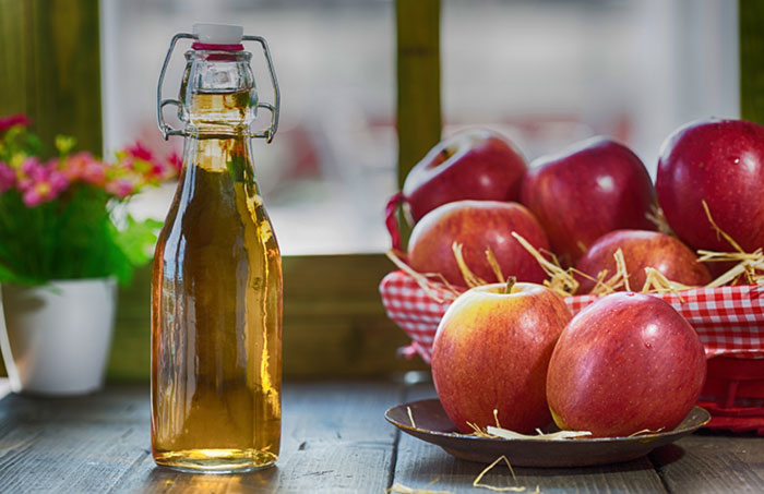 Apple cider vinegar to relieve tired legs and feet
