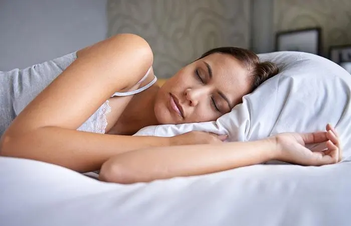 De-Stresses The Mind By Letting You Sleep