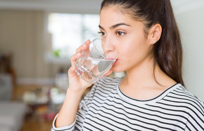 Woman drinking water to stay hydratd and burn 3000 calories a day.
