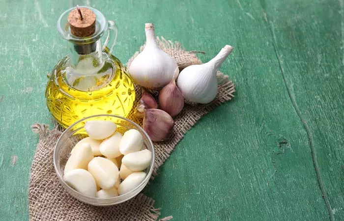 Garlic for ear drainage