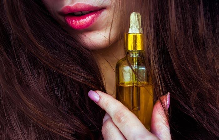 Масло марулы делает губы мягкими и эластичными.