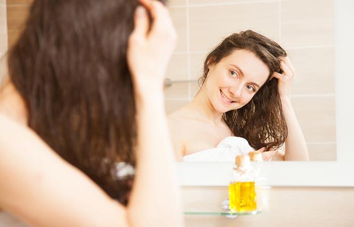 Масло марулы сохраняет здоровье волос и кожи головы.