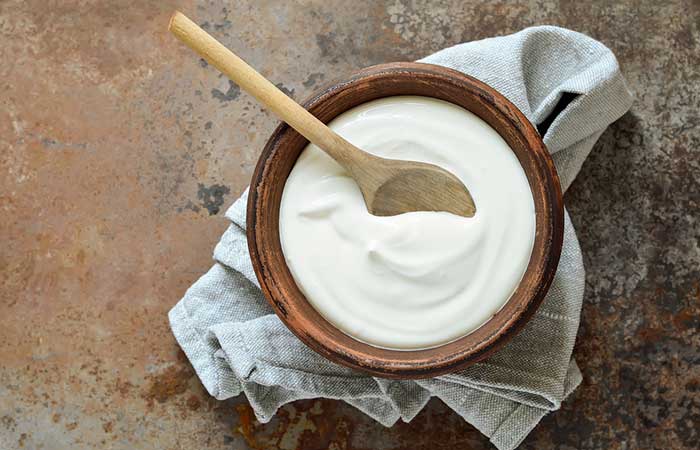 Probiotic yogurt to get rid of a white tongue