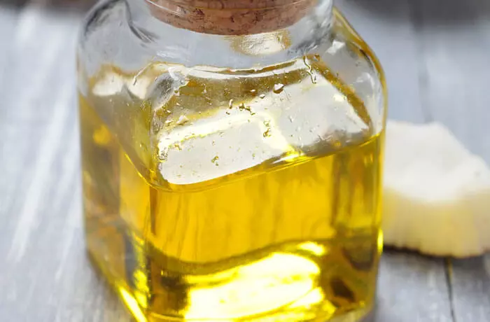 Coconut oil for thicken scanty eyebrows Coconut oil for thicken scanty eyebrows