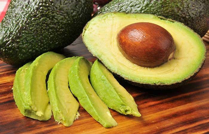 1. Avocado And Olive Oil For Dry Hair