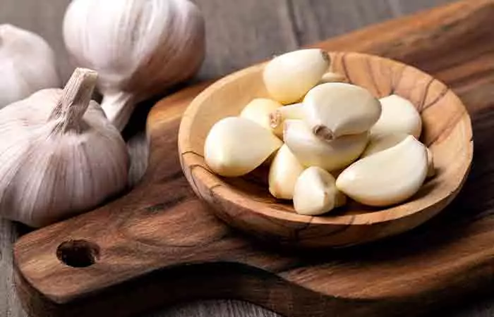 Garlic as a remedy for tinea versicolor
