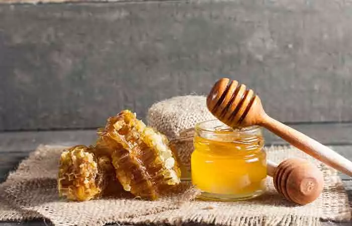 Honey as a remedy for tinea versicolor