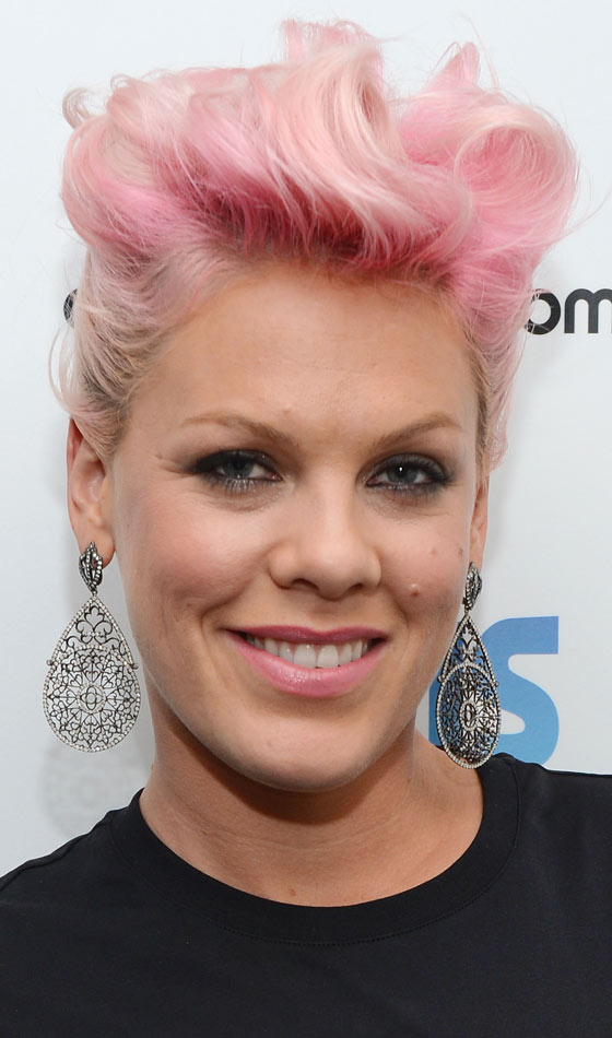 Pink pompadour as a rockabilly hairstyle for short hair