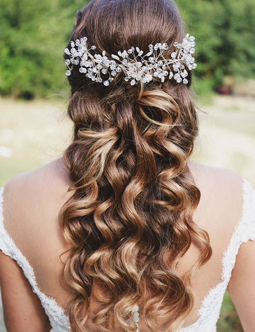 5 Best Glamorous Hairstyles For Prom 2021 Edition