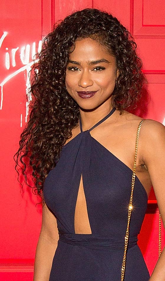 10 Stunning Curly Homecoming Hairstyles For Your Big Night
