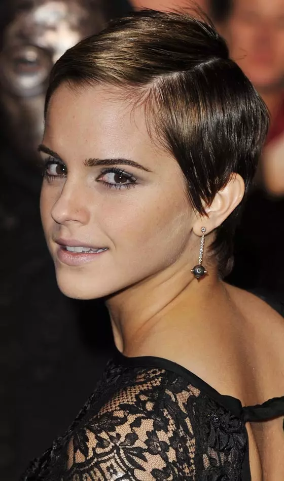 Sleek pixie short hairstyle for women