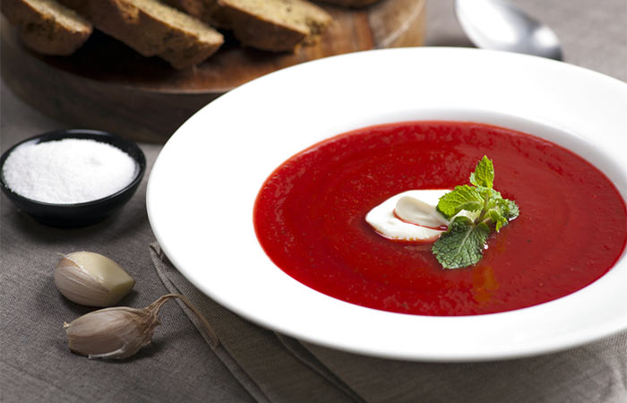 Blood-purifying vegan beetroot soup